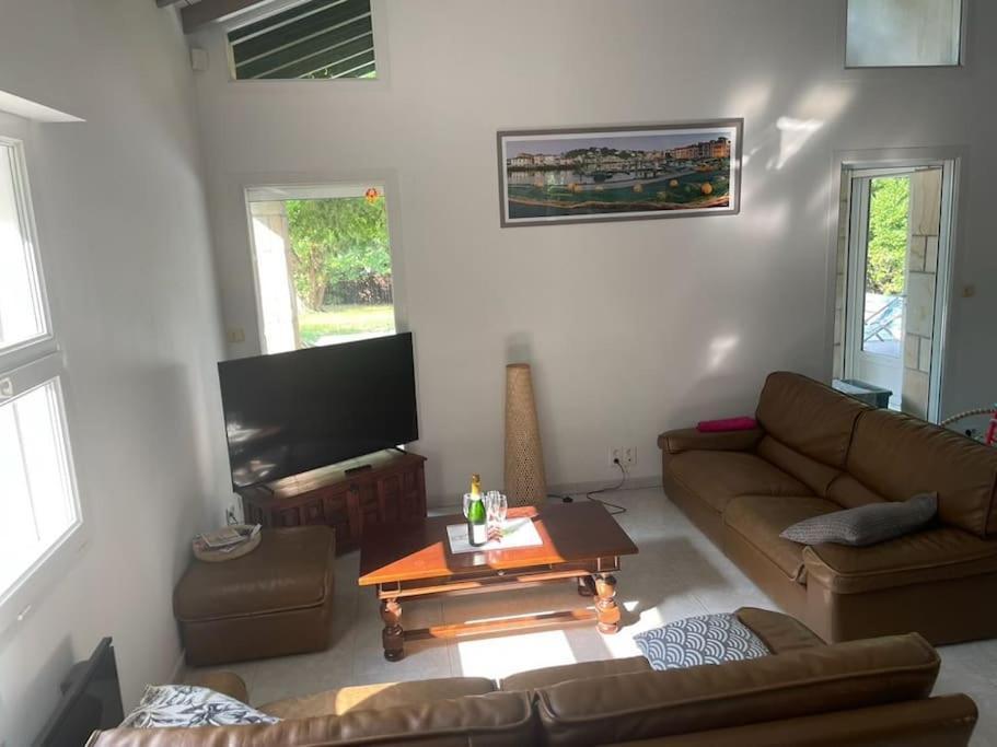 Belle Villa basque avec piscine et jardin de 3000m2 Saint-Jean-de-Luz Extérieur photo